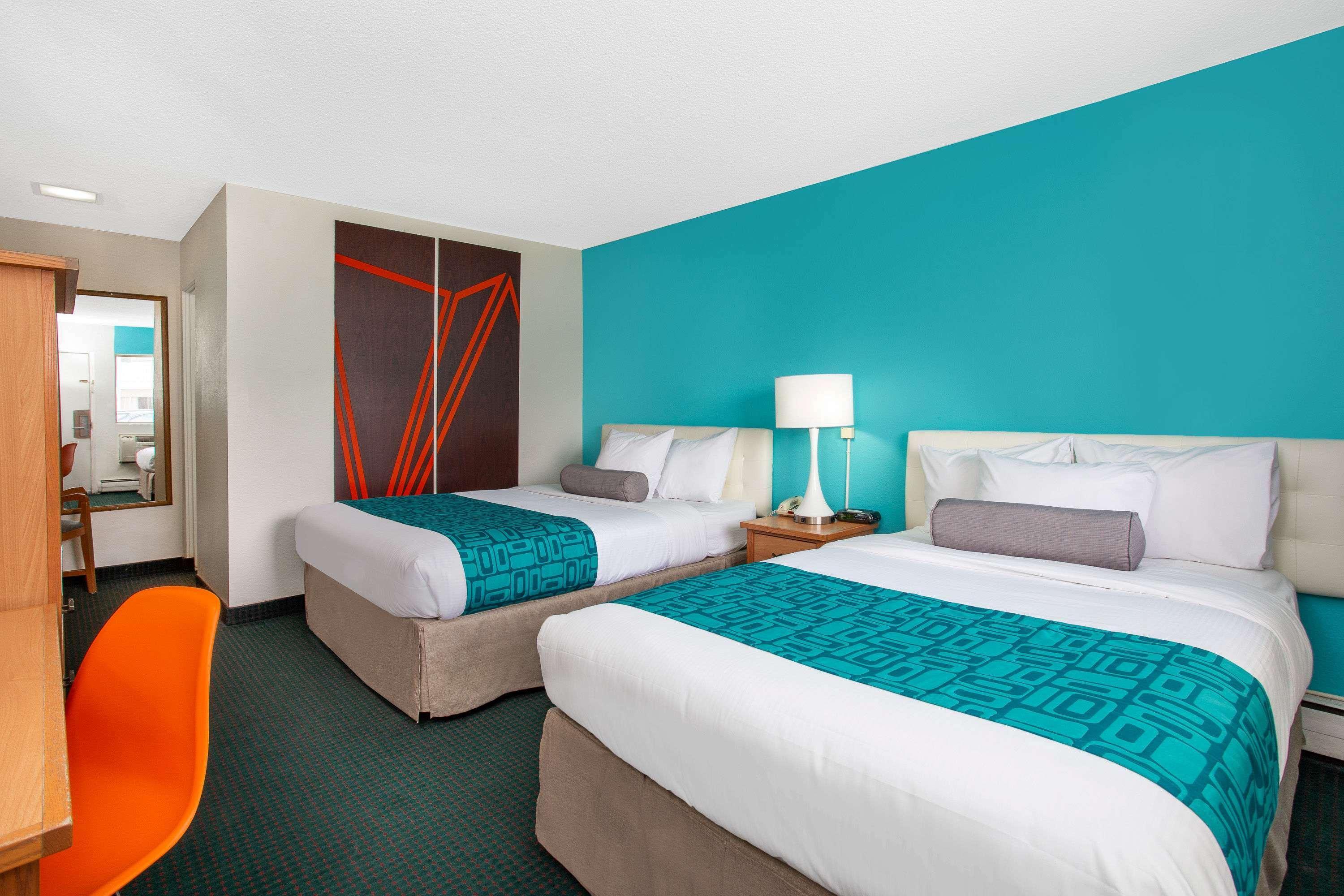 Howard Johnson By Wyndham Colorado Springs Exterior photo