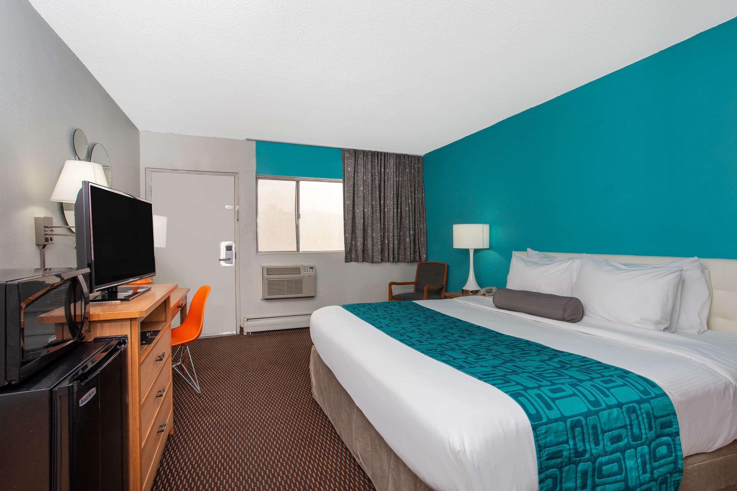 Howard Johnson By Wyndham Colorado Springs Exterior photo