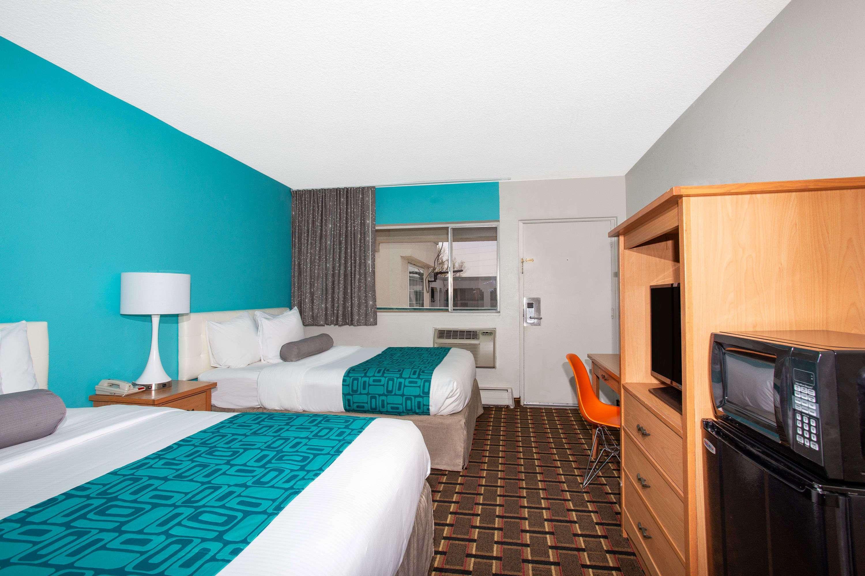 Howard Johnson By Wyndham Colorado Springs Exterior photo