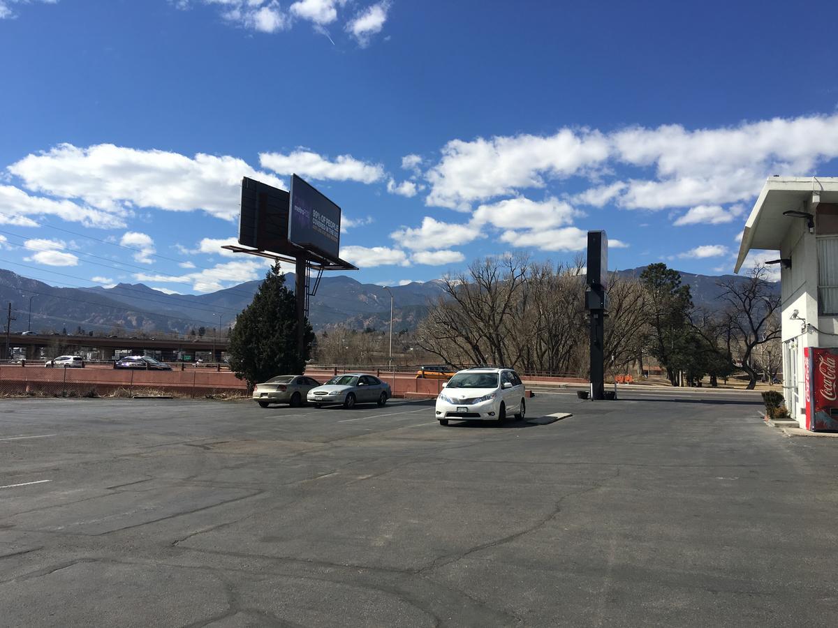 Howard Johnson By Wyndham Colorado Springs Exterior photo