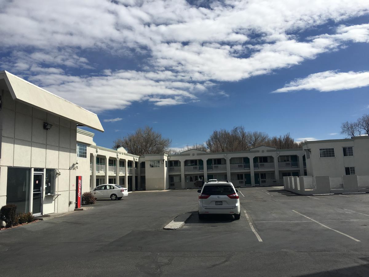 Howard Johnson By Wyndham Colorado Springs Exterior photo