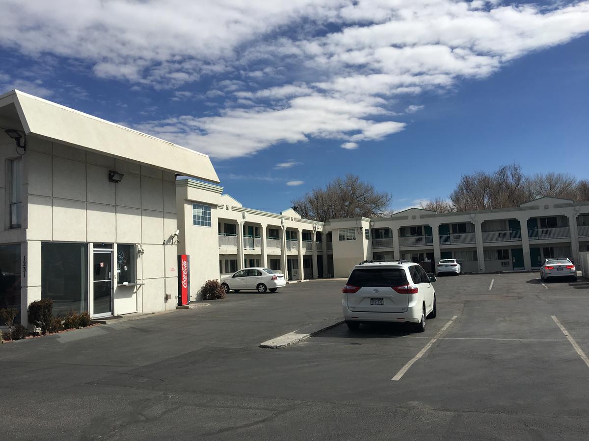 Howard Johnson By Wyndham Colorado Springs Exterior photo