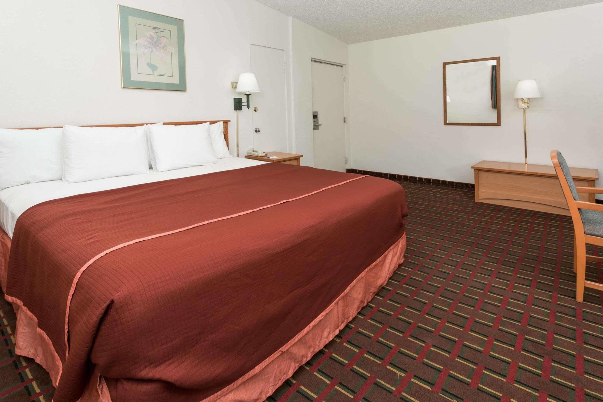 Howard Johnson By Wyndham Colorado Springs Exterior photo
