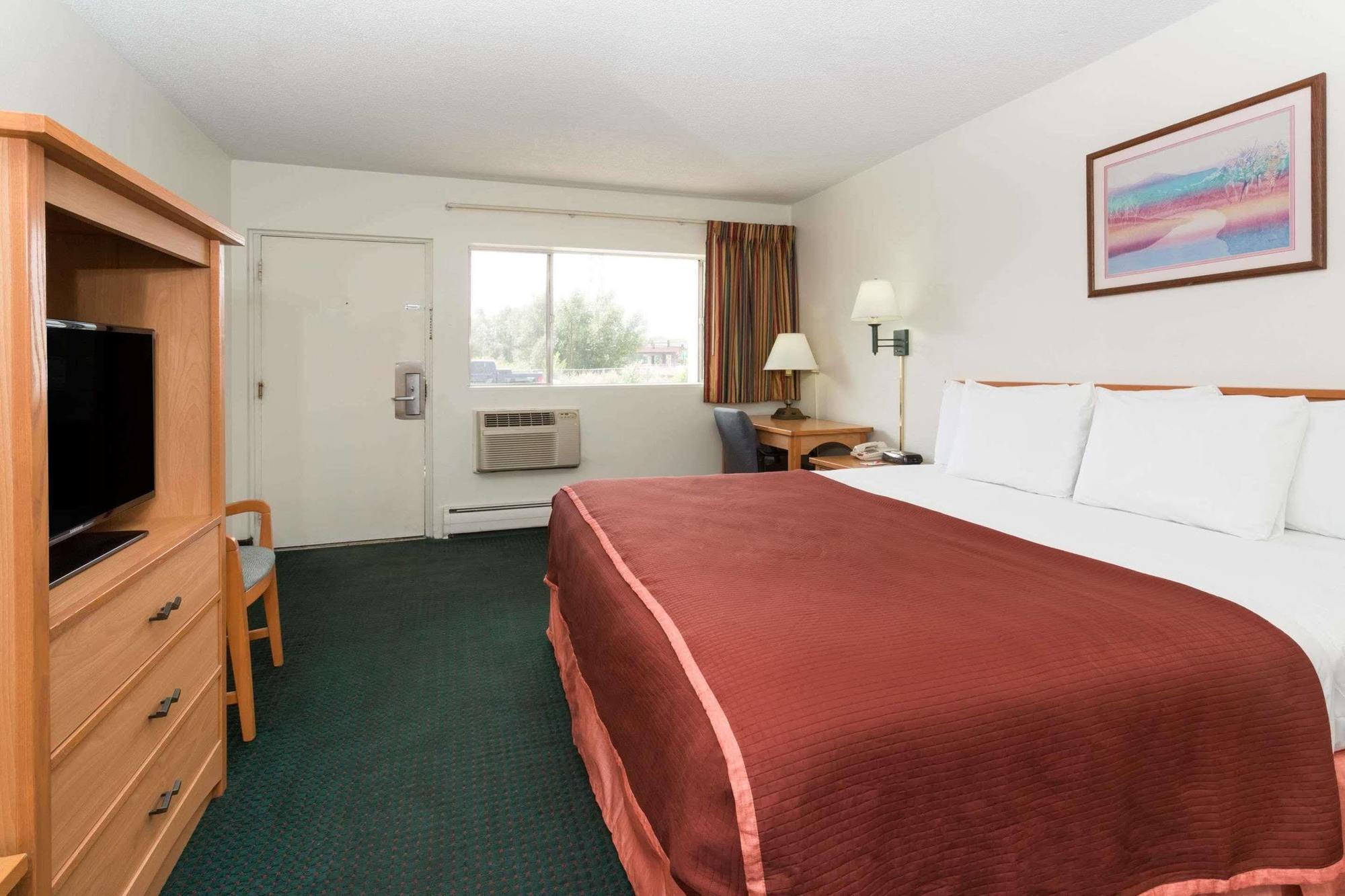 Howard Johnson By Wyndham Colorado Springs Exterior photo