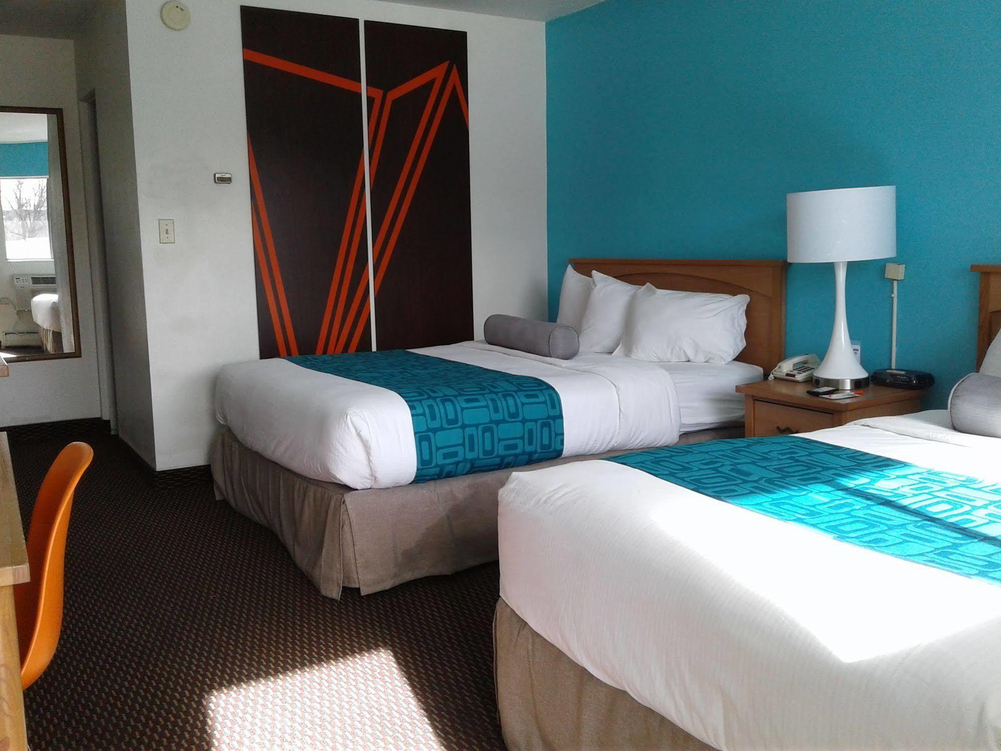 Howard Johnson By Wyndham Colorado Springs Exterior photo