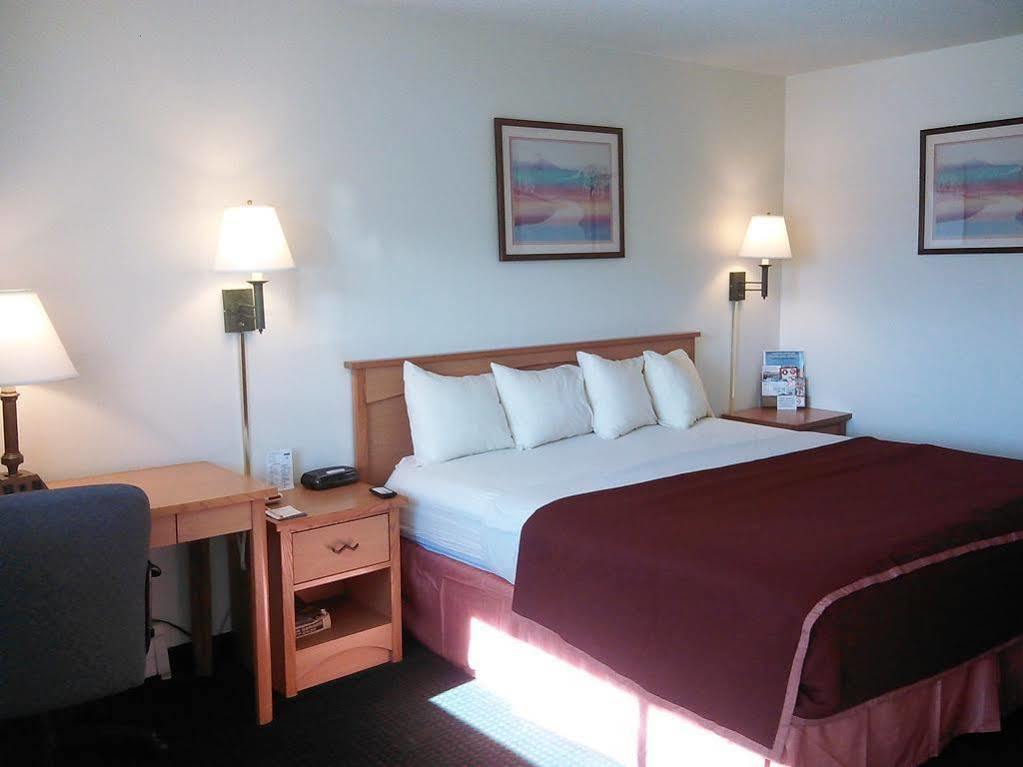 Howard Johnson By Wyndham Colorado Springs Exterior photo